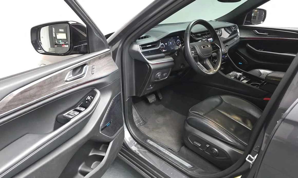 Jeep Cherokee — фото 10