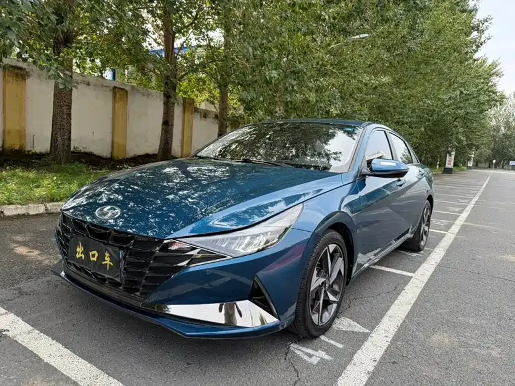Hyundai Elantra — фото 1