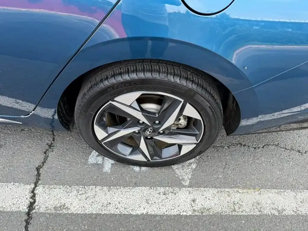Hyundai Elantra — фото 6