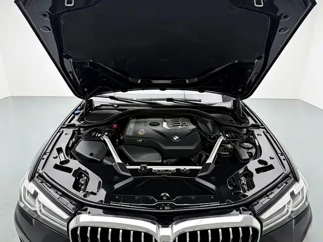BMW 5 Series — фото 5
