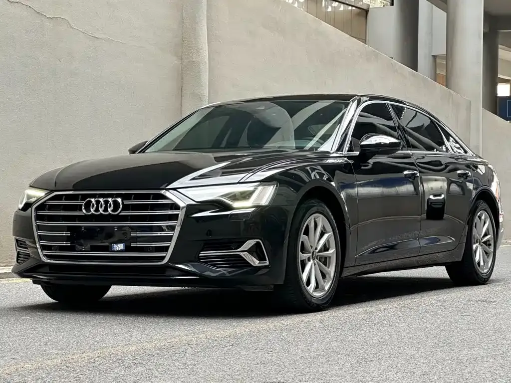 Audi A6L — фото 1