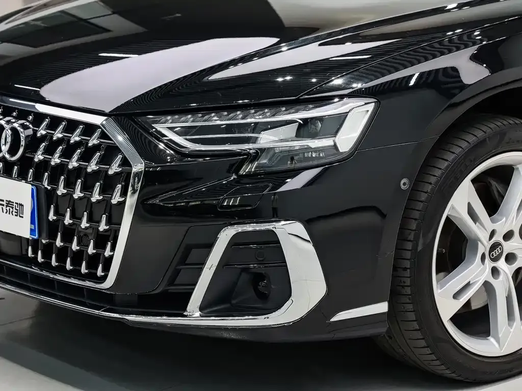 Audi A8 — фото 7