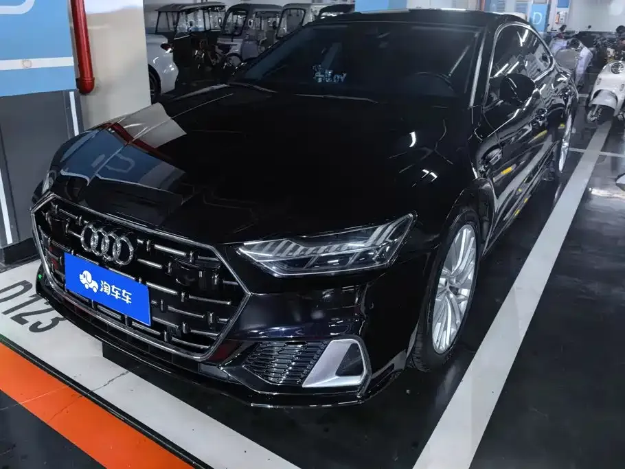 Audi A7L — фото 1