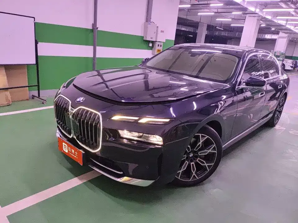 BMW 7 Series — фото 1