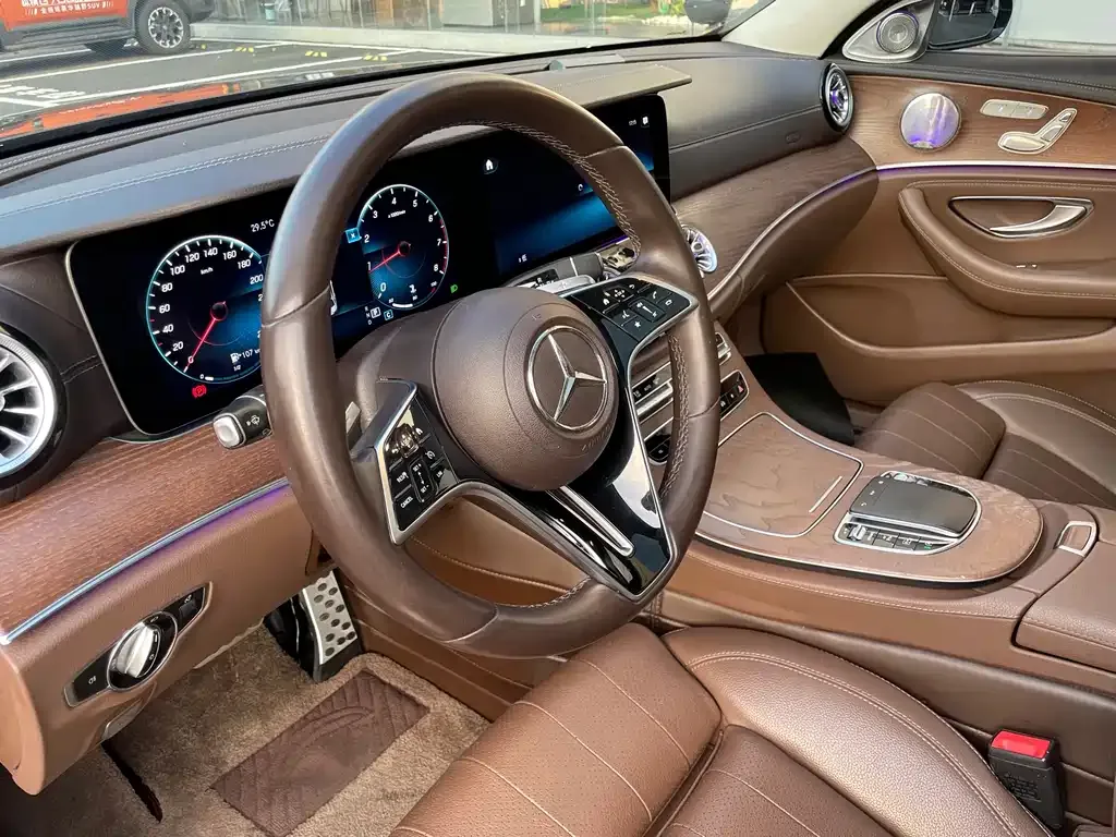 Mercedes-Benz E-Class — фото 5
