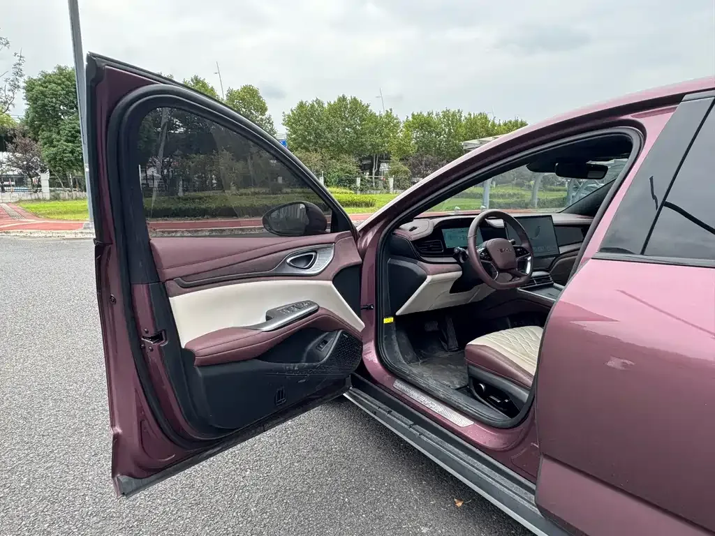 BYD Seal — фото 8