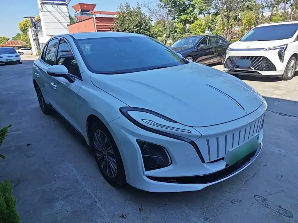 Hongqi E-QM5 — фото 8