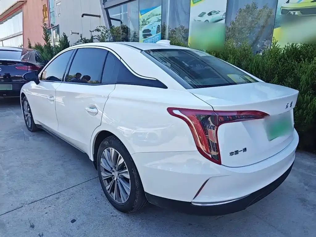 Hongqi E-QM5 — фото 7
