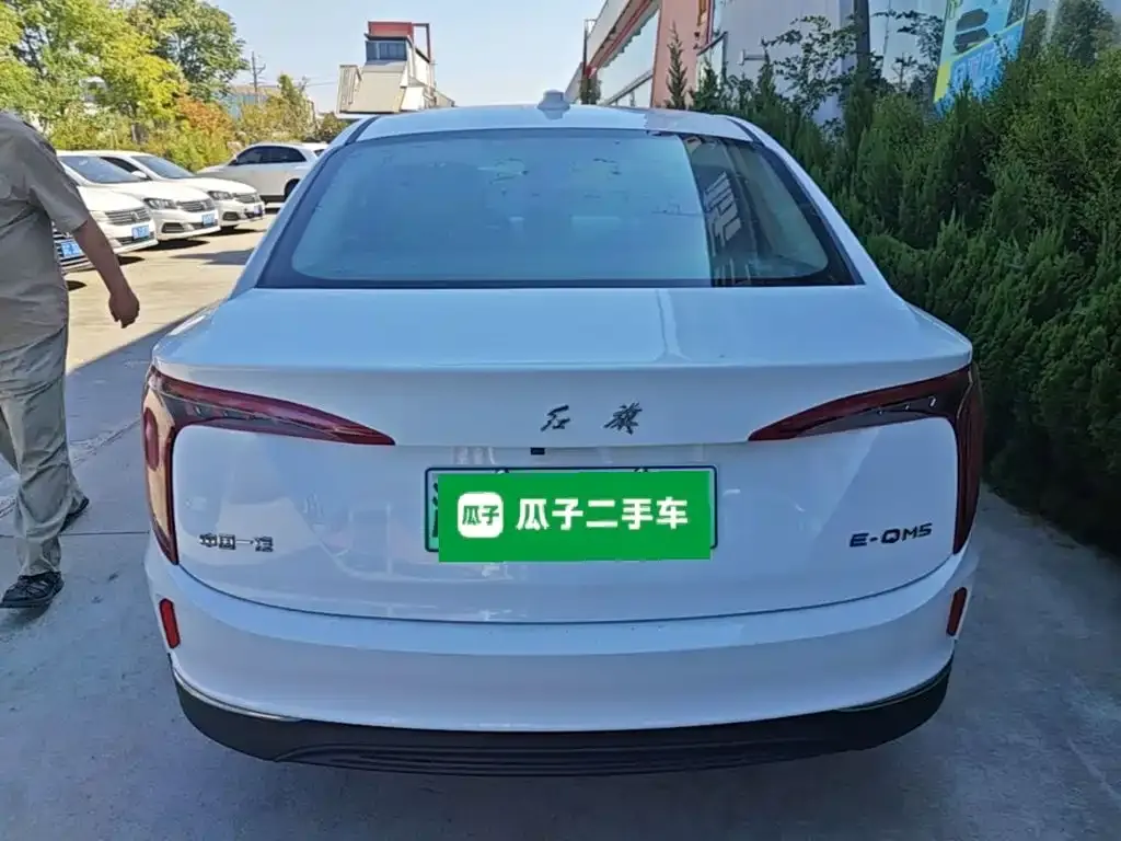 Hongqi E-QM5 — фото 4