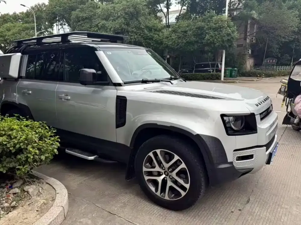 Land Rover Defender — фото 1