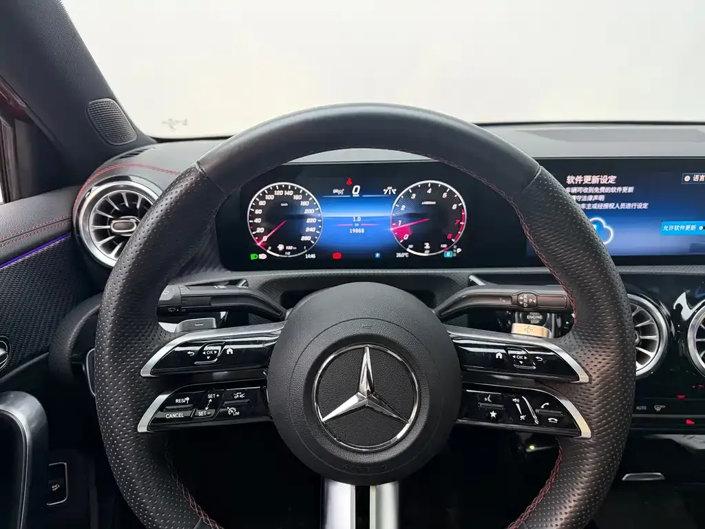Mercedes-Benz A-Class — фото 9