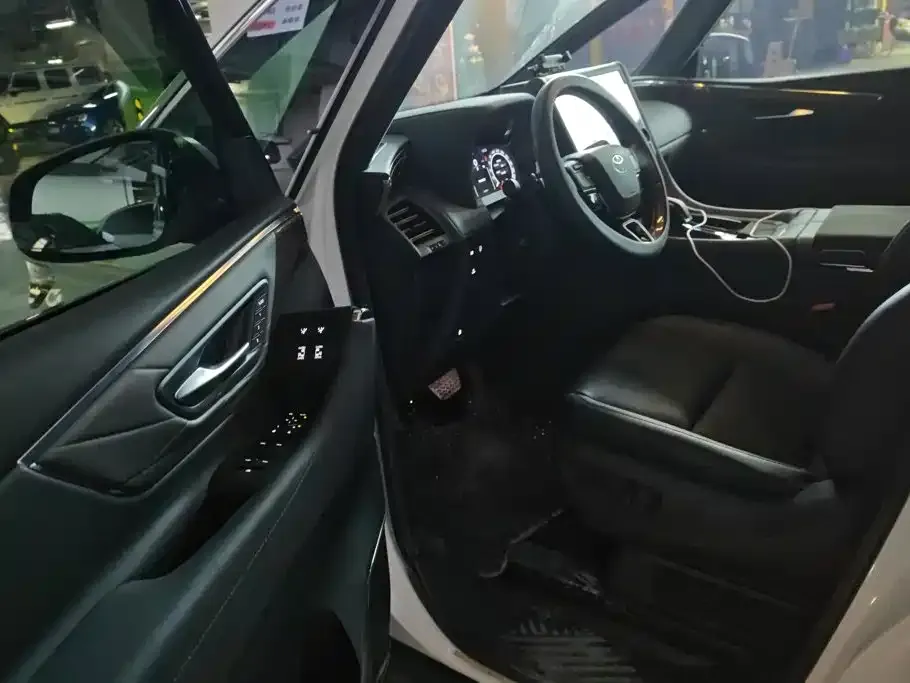 Toyota Alphard — фото 8