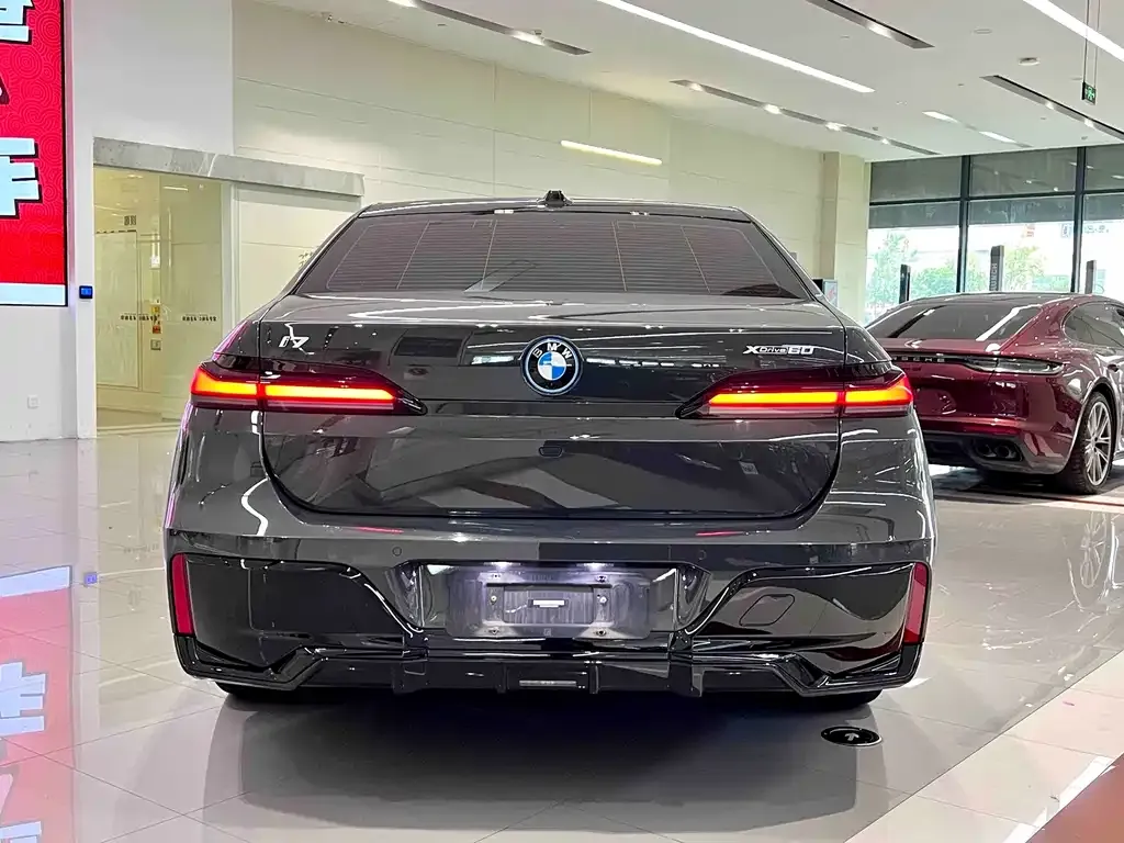 BMW i7 — фото 8