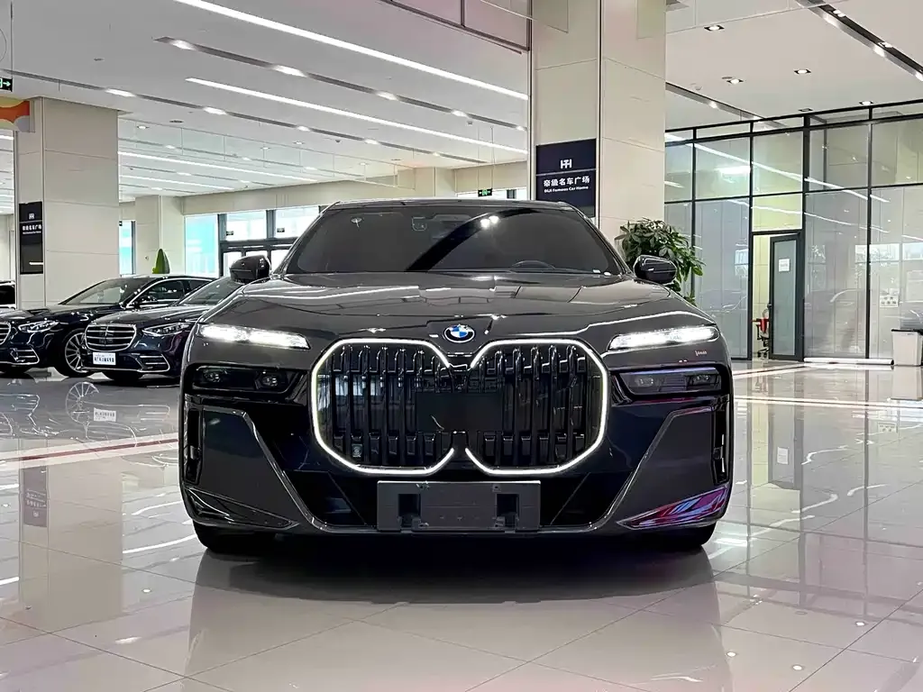 BMW i7 — фото 10