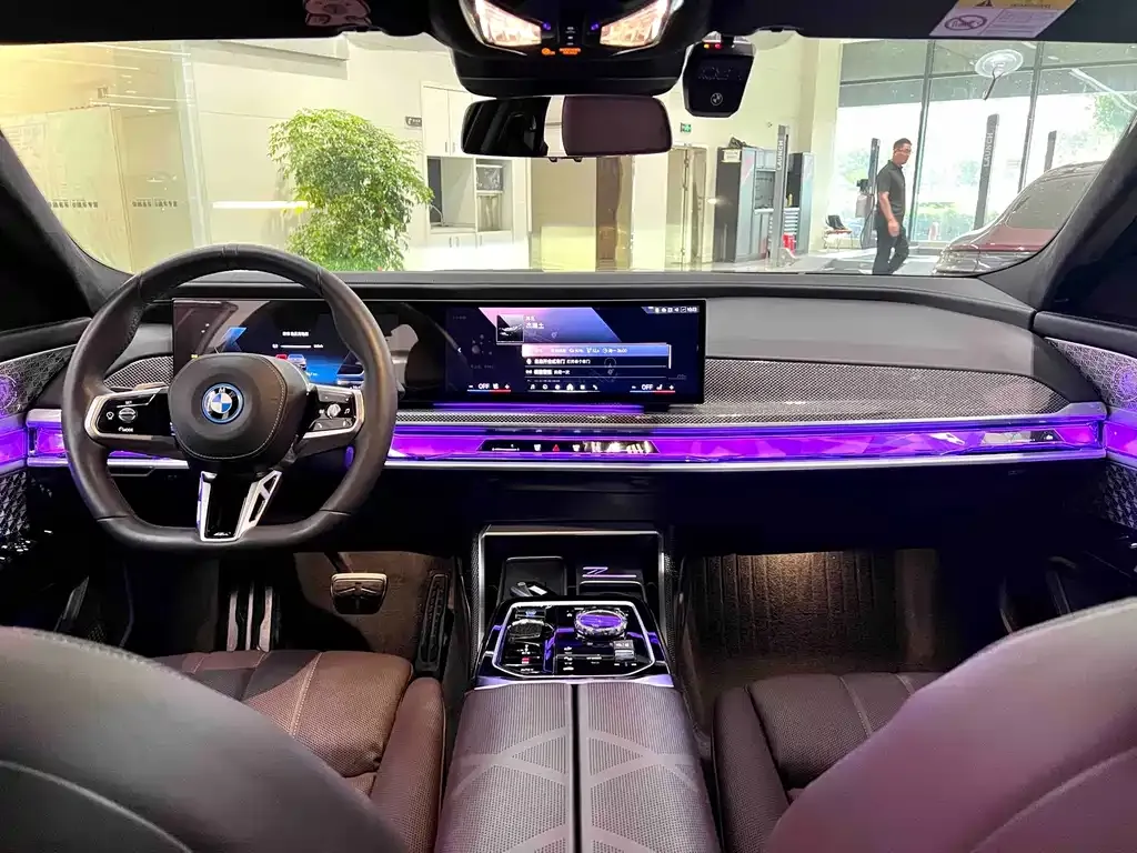 BMW i7 — фото 6