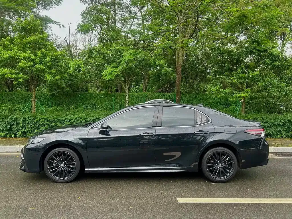 Toyota Camry — фото 8