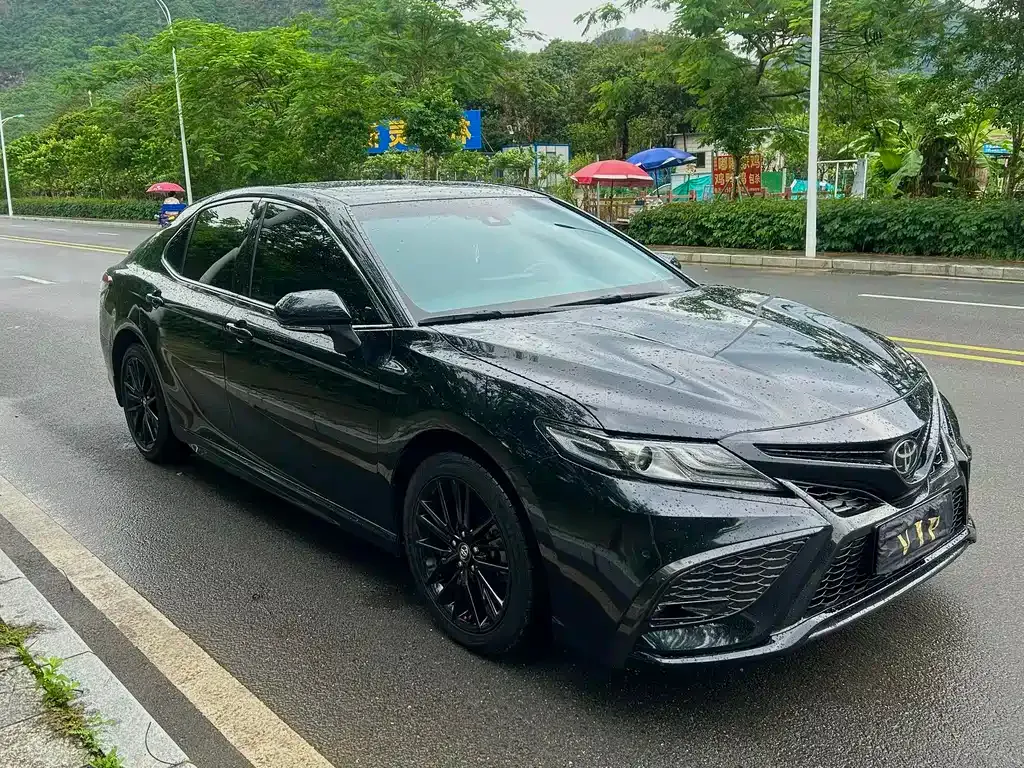 Toyota Camry — фото 9