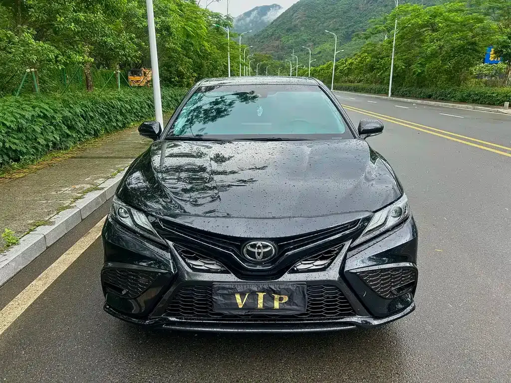 Toyota Camry — фото 10