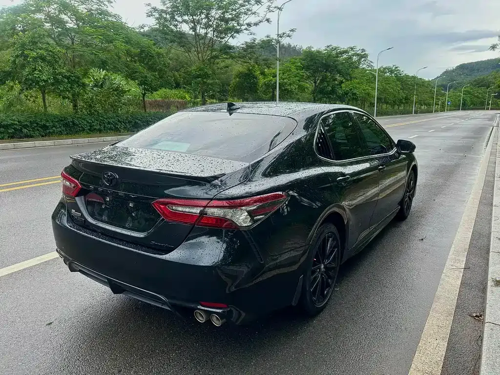 Toyota Camry — фото 4
