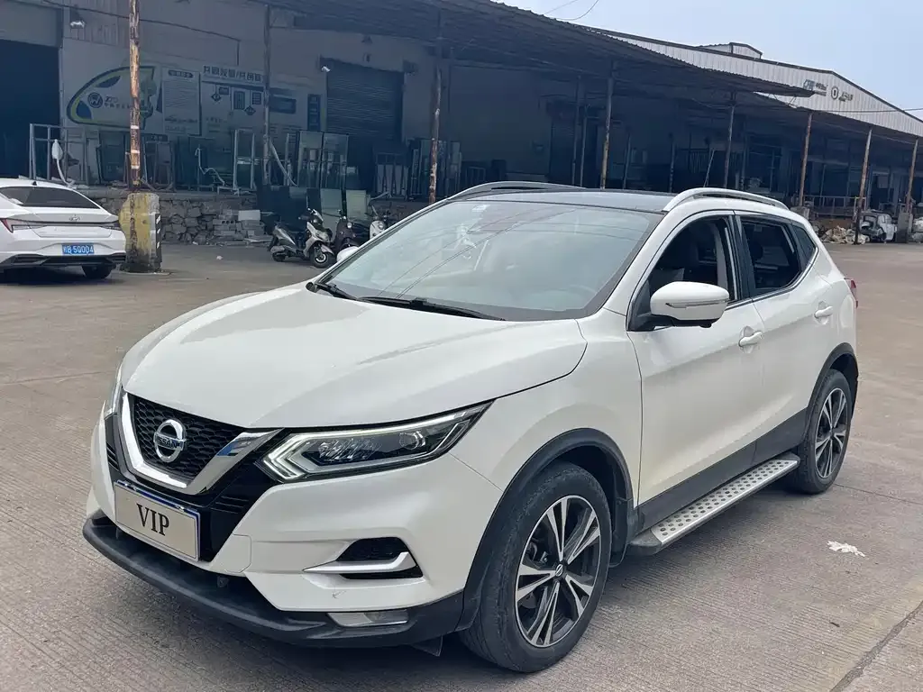 Nissan Qashqai — фото 1