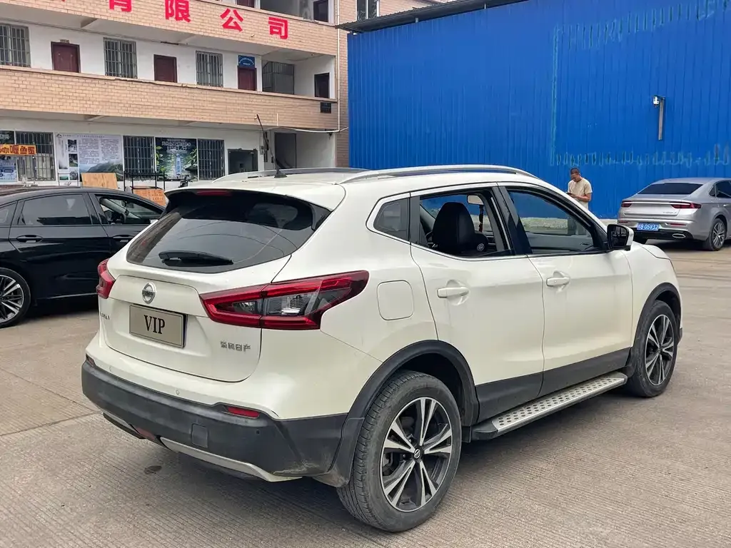 Nissan Qashqai — фото 4
