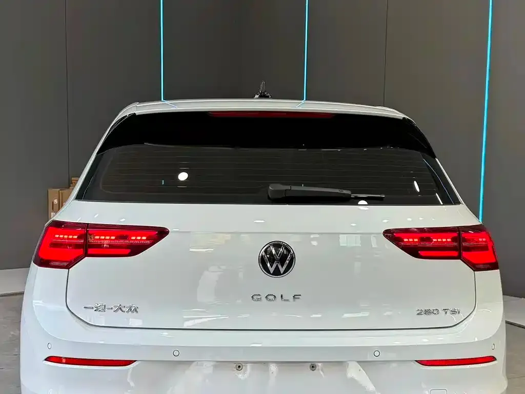 Volkswagen Golf — фото 10