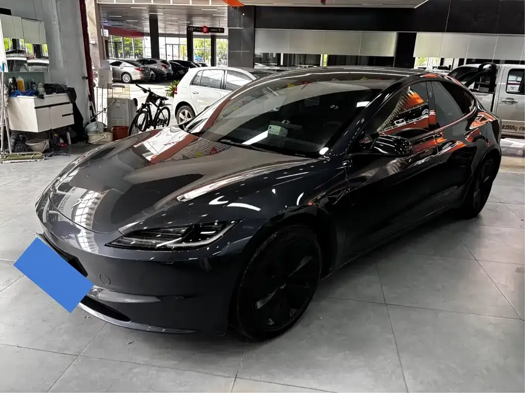 Tesla Model 3 — фото 1