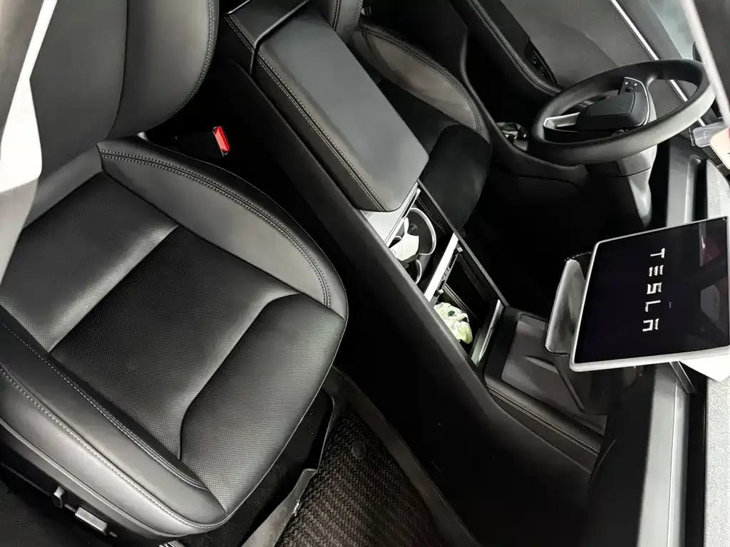 Tesla Model 3 — фото 10