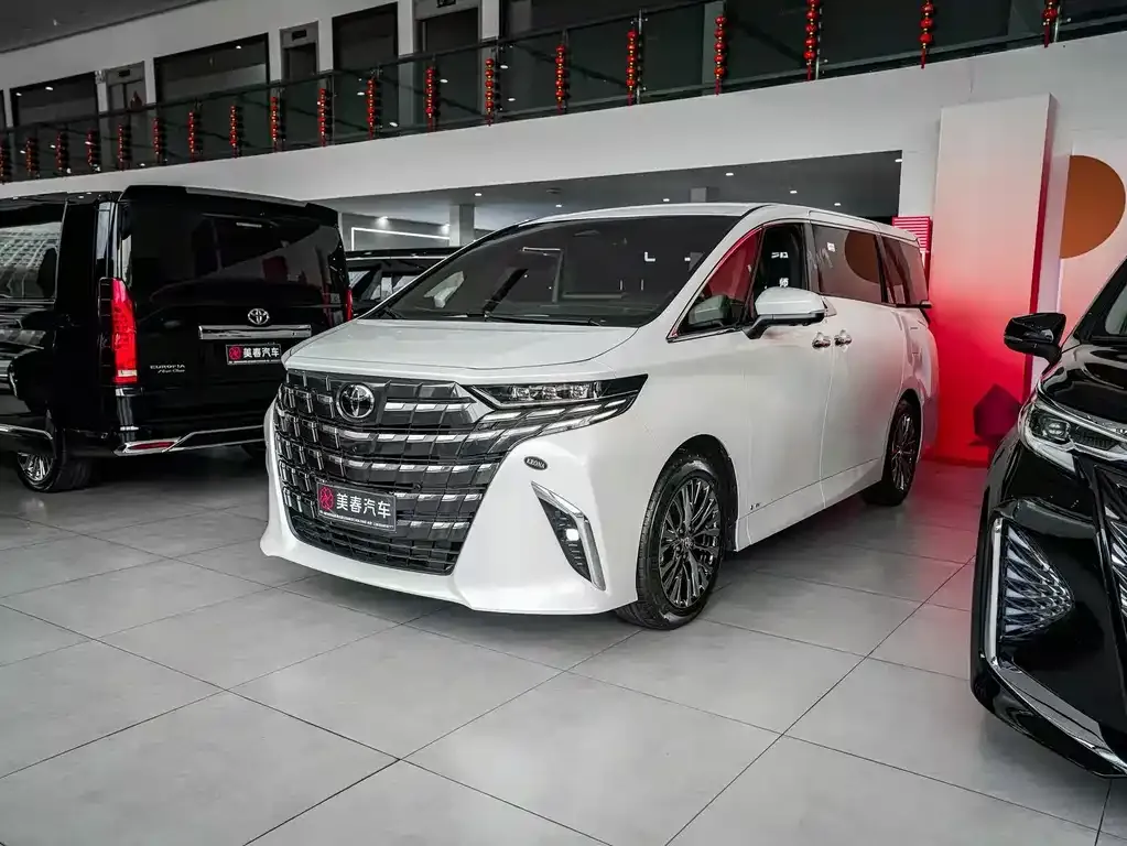 Toyota Alphard — фото 1