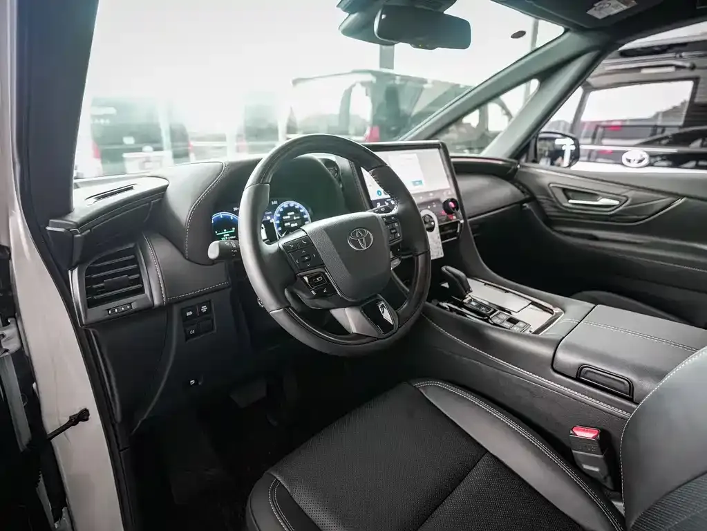 Toyota Alphard — фото 3