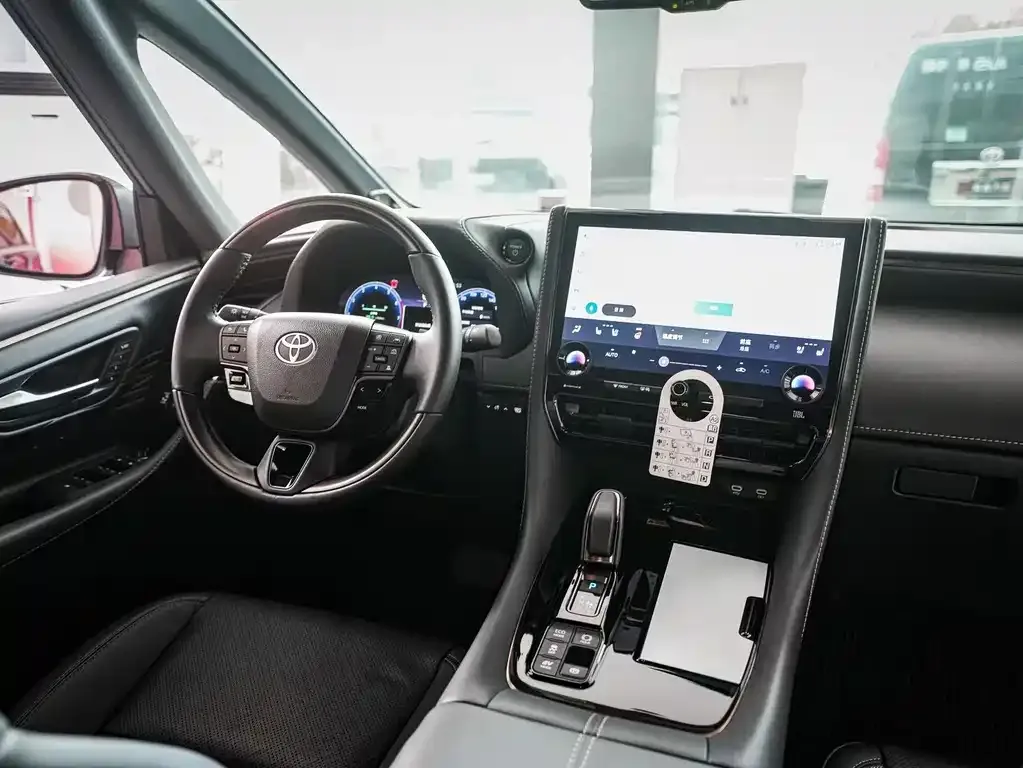 Toyota Alphard — фото 7