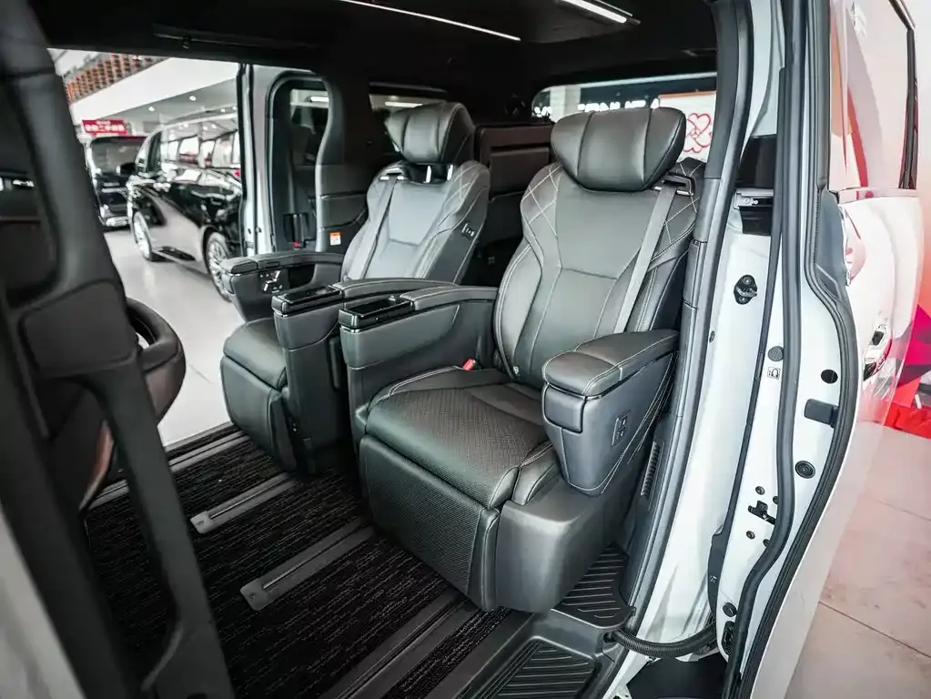 Toyota Alphard — фото 6
