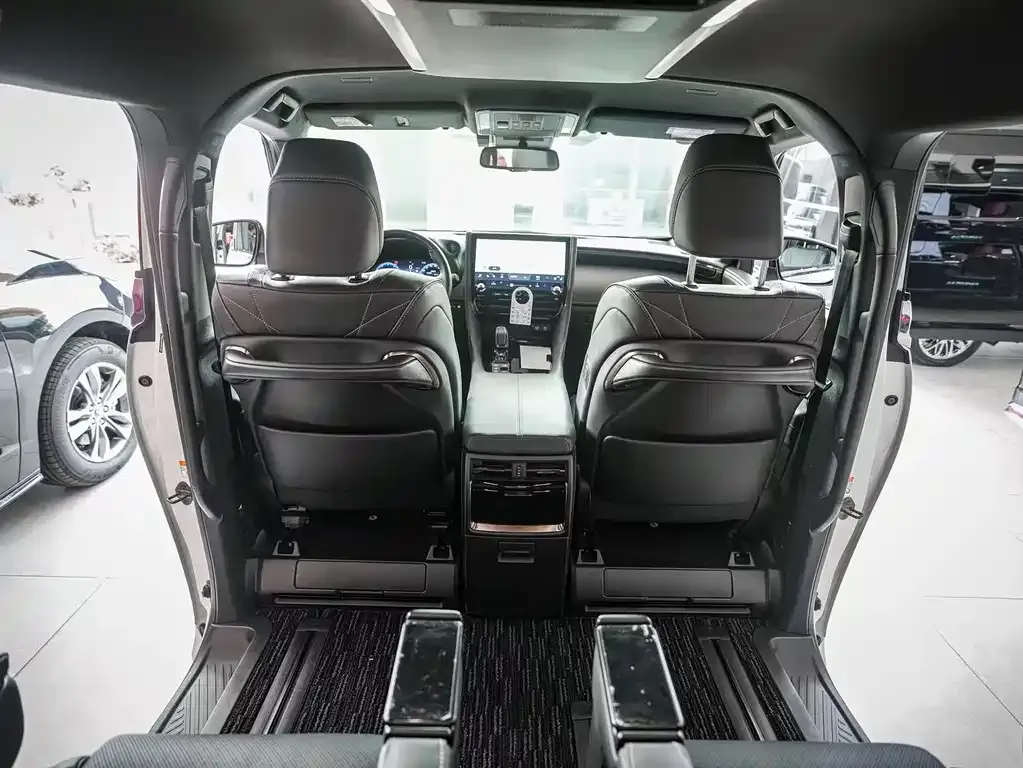 Toyota Alphard — фото 10