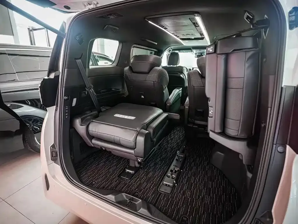 Toyota Alphard — фото 8