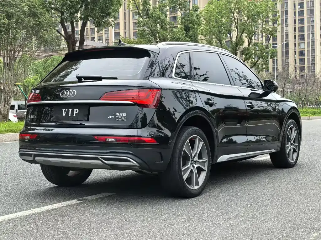 Audi Q5L — фото 8