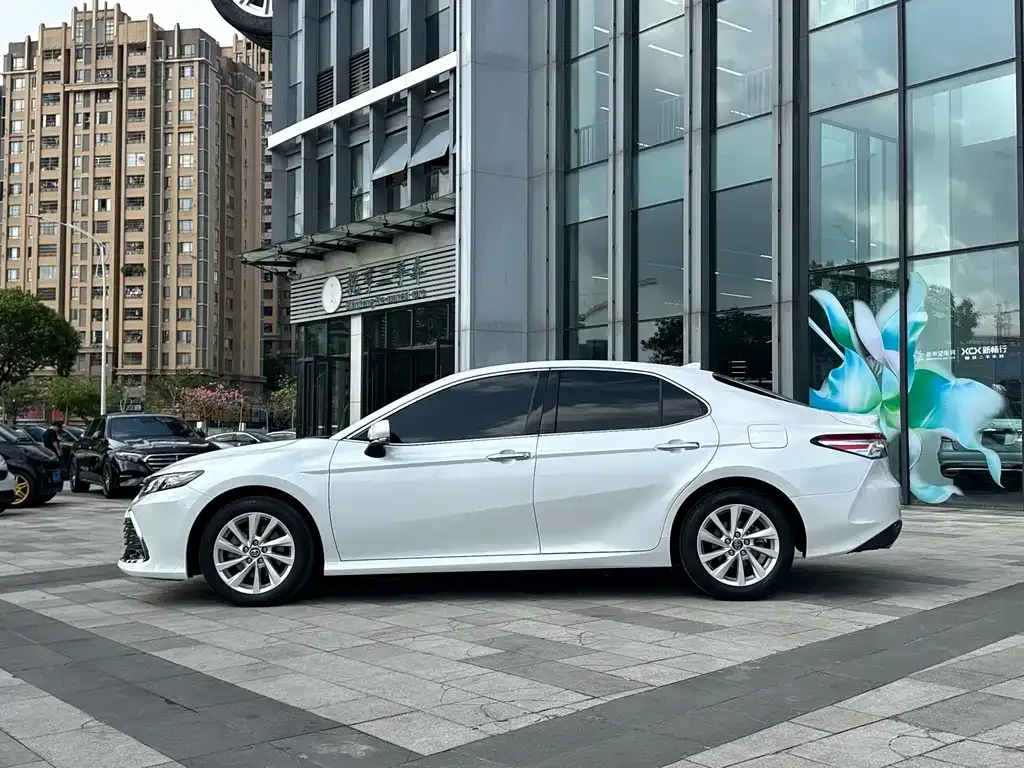 Toyota Camry — фото 7