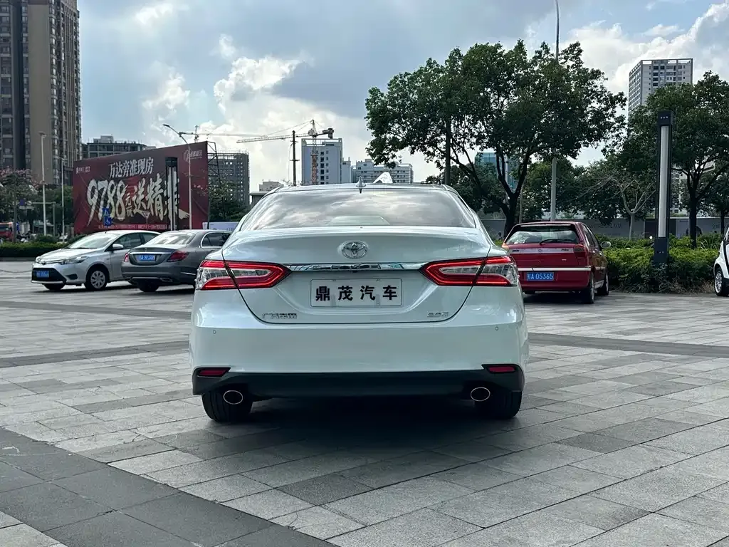 Toyota Camry — фото 9