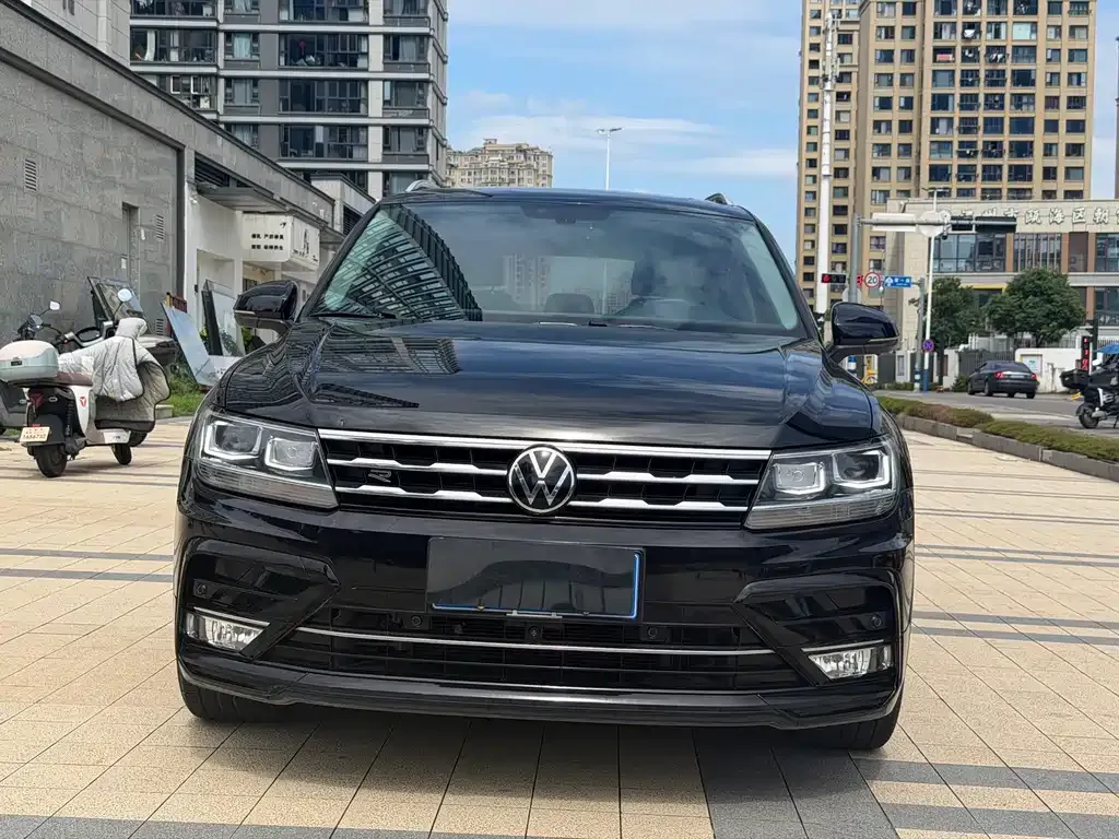 Volkswagen Tiguan L — фото 6