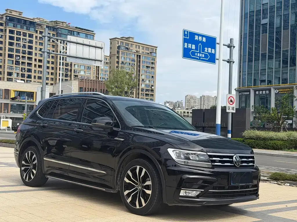 Volkswagen Tiguan L — фото 8