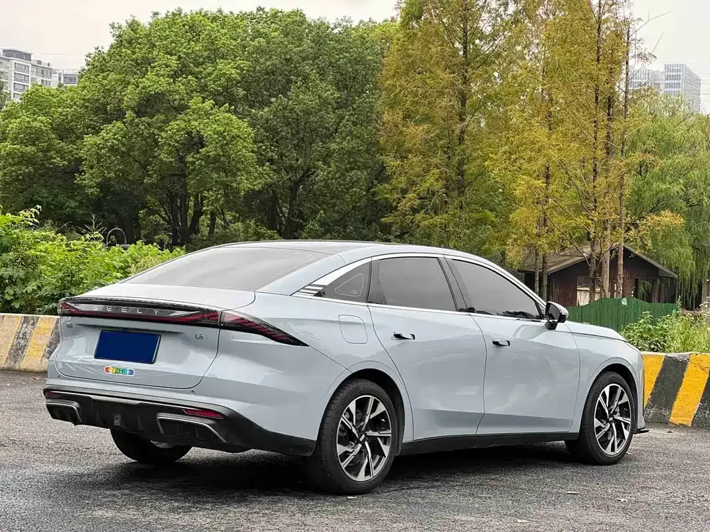 Geely Galaxy L6 — фото 10