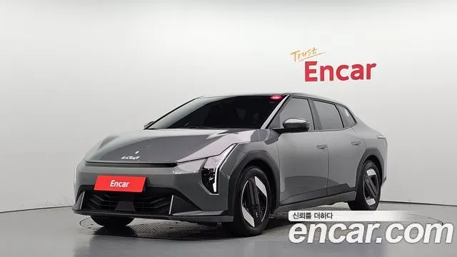 Kia EV4 — фото 1