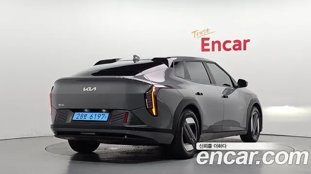 Kia EV4 — фото 10