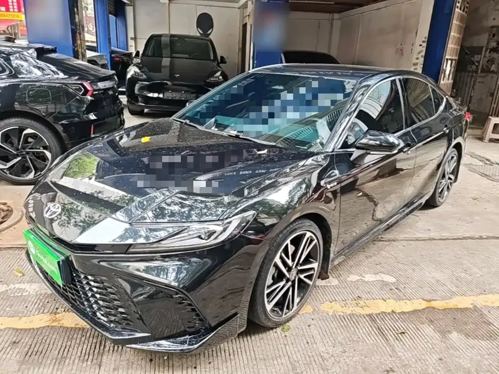 Toyota Camry — фото 2