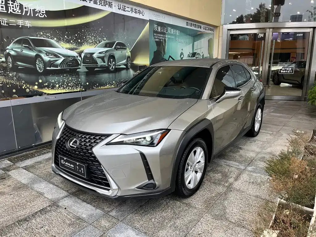 Lexus UX — фото 1