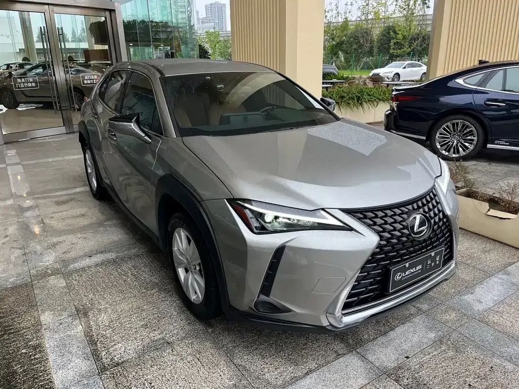 Lexus UX — фото 3