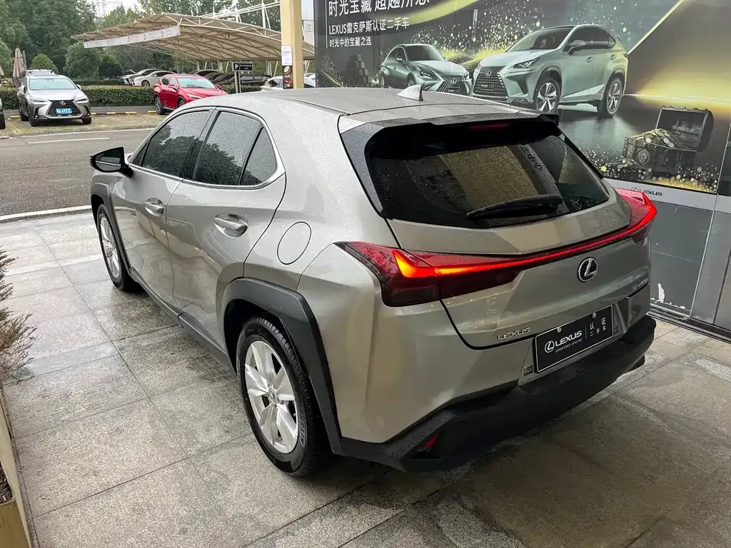 Lexus UX — фото 4