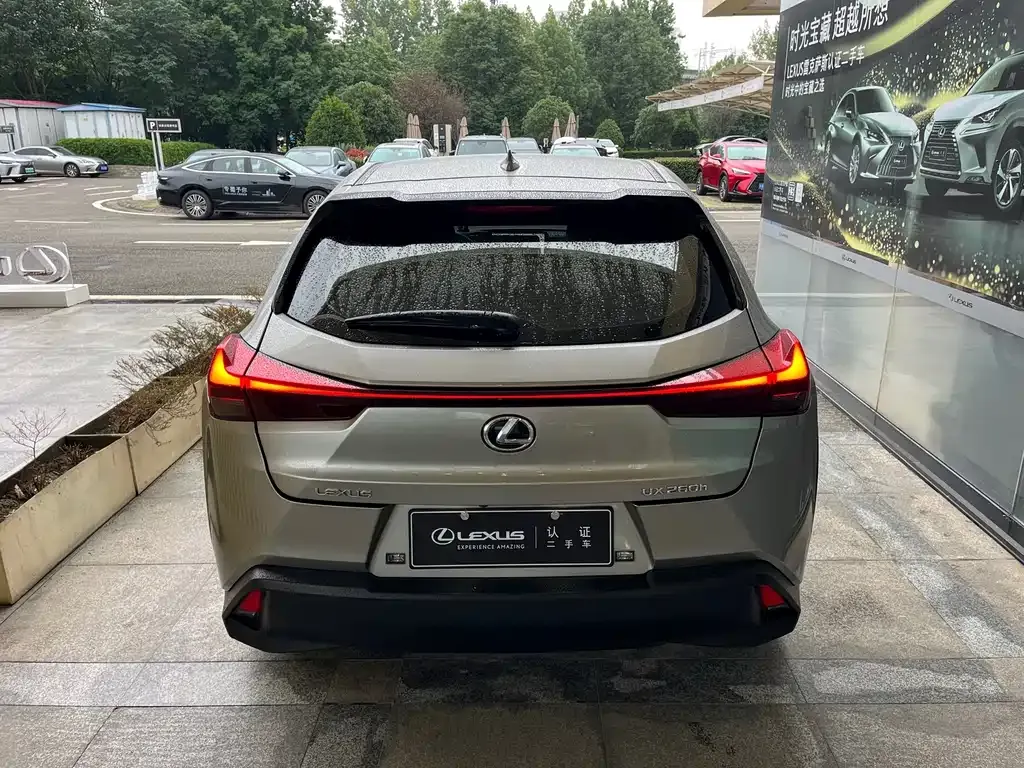 Lexus UX — фото 2