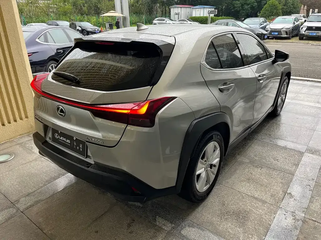 Lexus UX — фото 9