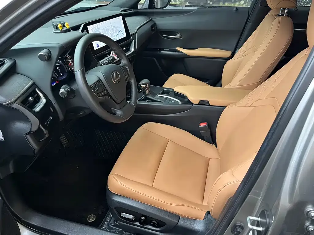 Lexus UX — фото 10