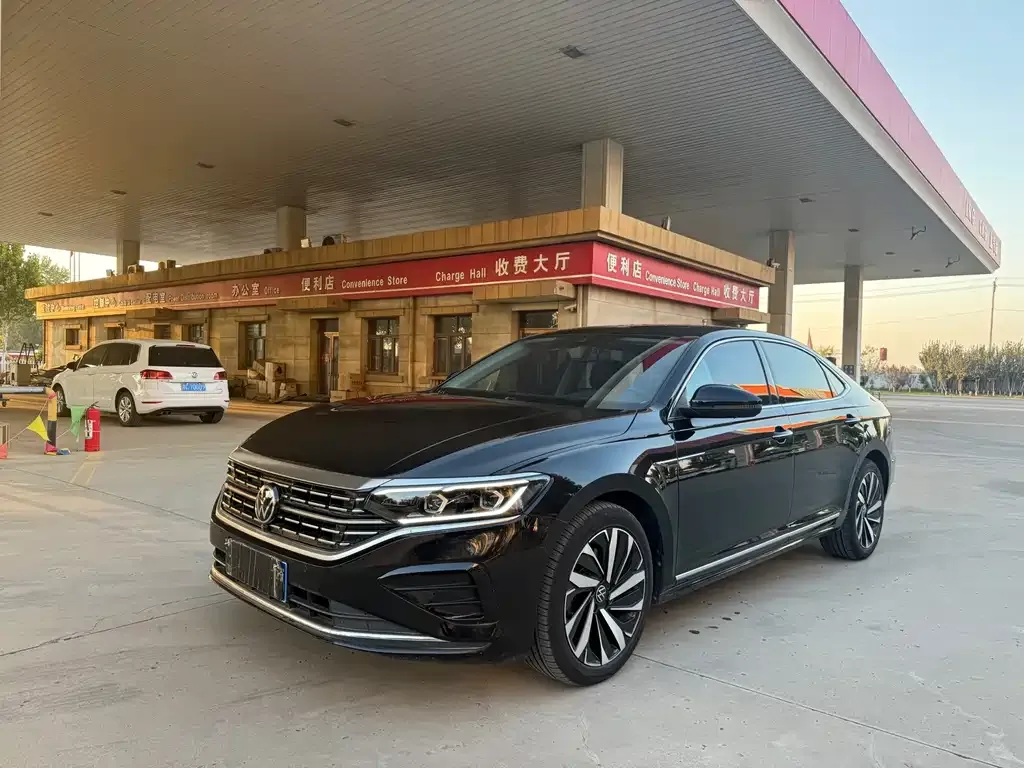 Volkswagen Passat — фото 1